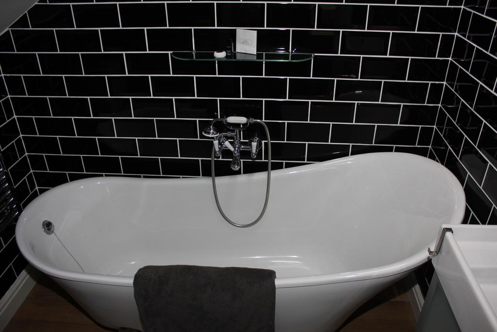 Fifty One And A Half Boutique B&B Клитеро Екстериор снимка