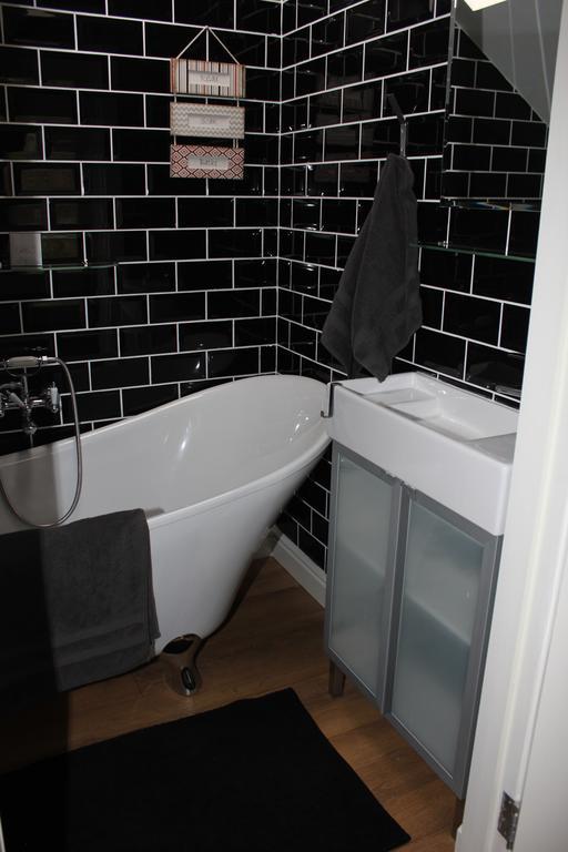 Fifty One And A Half Boutique B&B Клитеро Екстериор снимка