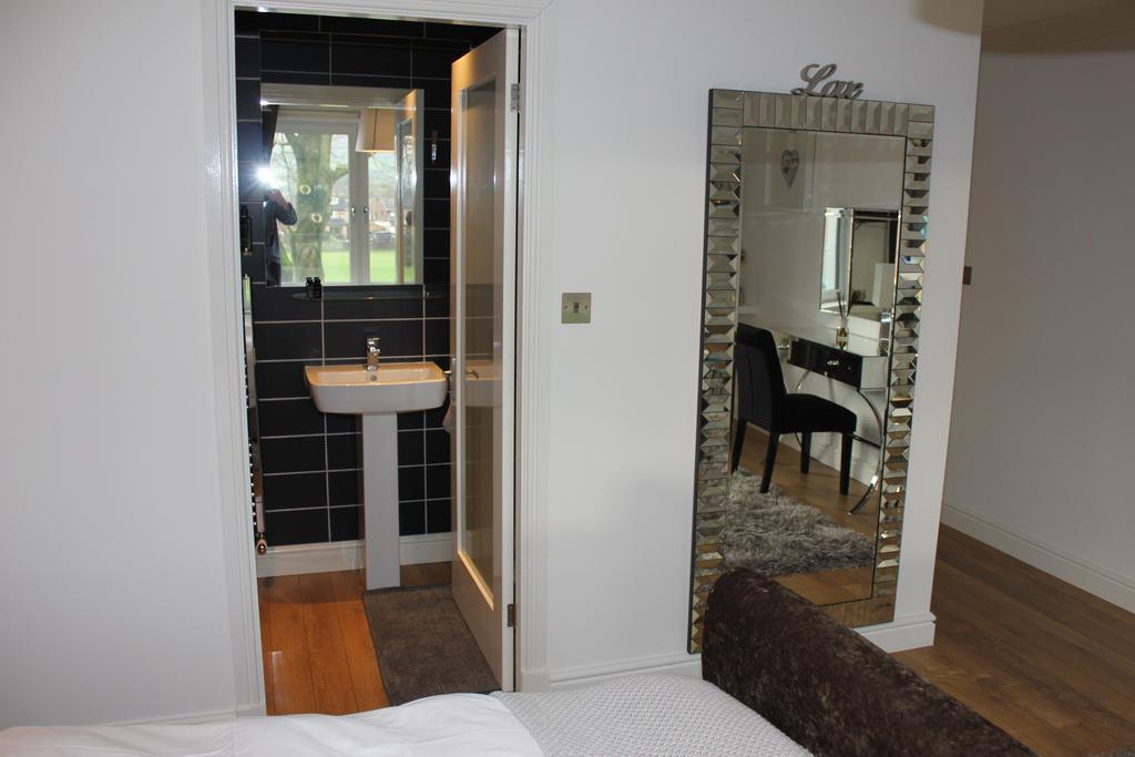 Fifty One And A Half Boutique B&B Клитеро Екстериор снимка