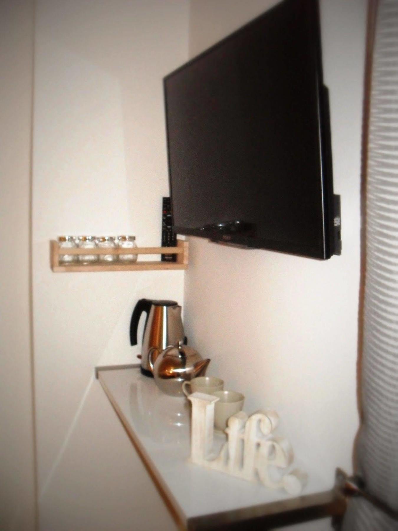 Fifty One And A Half Boutique B&B Клитеро Екстериор снимка