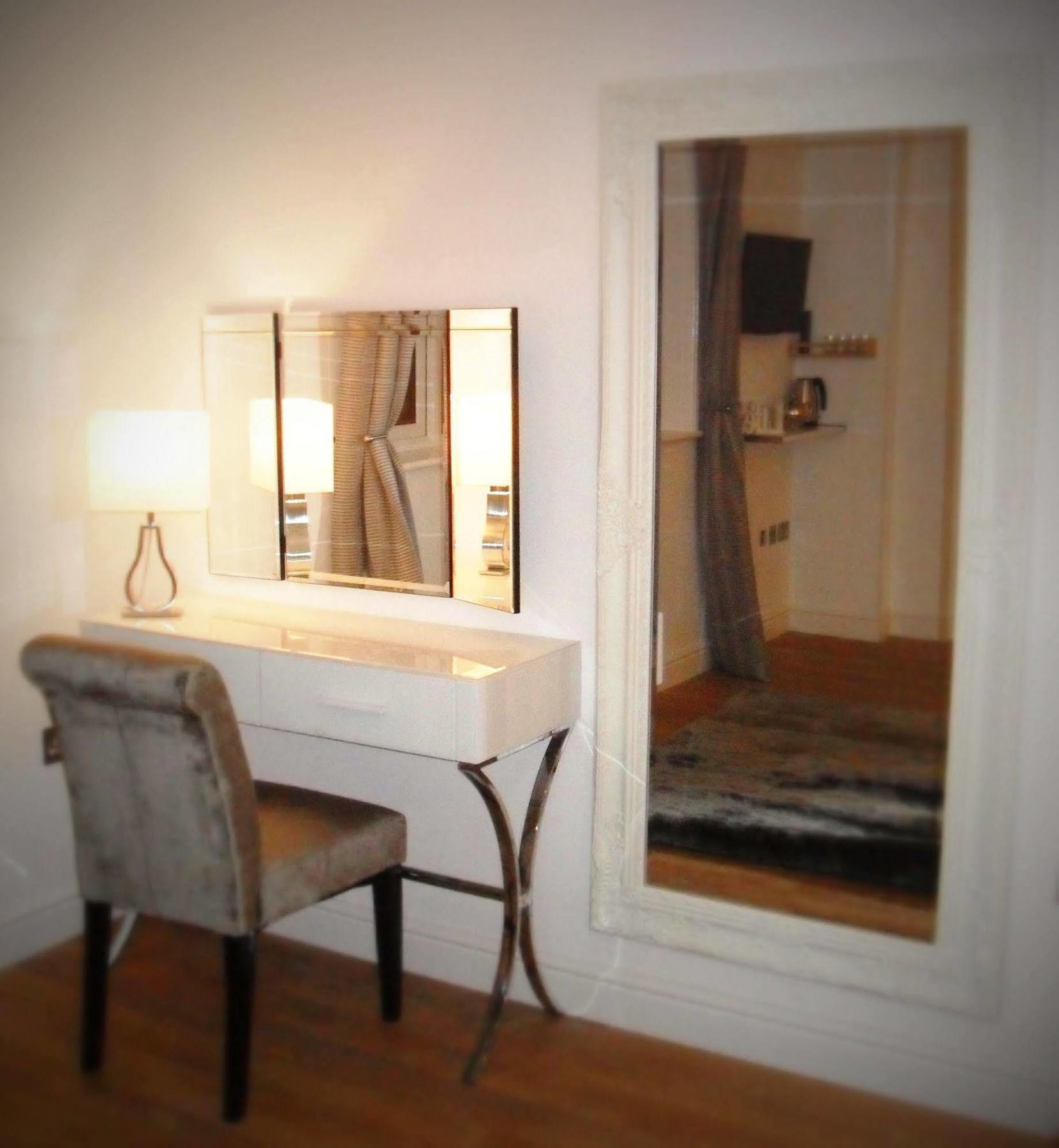 Fifty One And A Half Boutique B&B Клитеро Екстериор снимка
